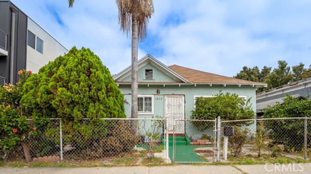 Detail Gallery Image 2 of 20 For 1839 W 20th St, Los Angeles,  CA 90007 - 2 Beds | 1 Baths