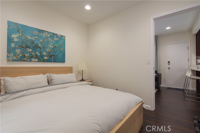 239 W Hillcrest Boulevard, Inglewood CA: https://media.crmls.org/medias/425b0434-76da-4899-8a3b-11a4d5b39495.jpg