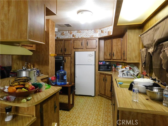 272 Desert Breeze Drive, California City CA: https://media.crmls.org/medias/425bfcaf-e190-4e93-8685-a146986bea1f.jpg