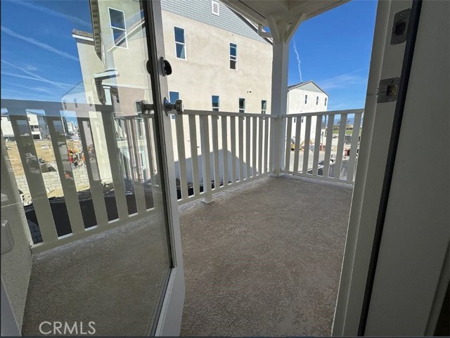 Detail Gallery Image 4 of 7 For 27425 Catalogue Way, Valencia,  CA 91381 - 4 Beds | 2/1 Baths