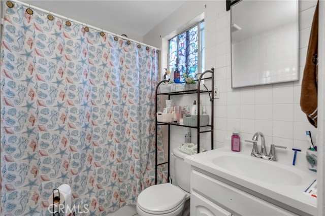 715 S Record Avenue, Los Angeles CA: https://media.crmls.org/medias/425c400f-87fb-479b-a1ae-04c1d61c67ef.jpg