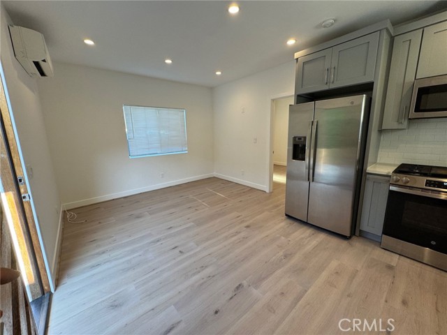 Detail Gallery Image 6 of 10 For 6427 Nagle, Van Nuys,  CA 91401 - 1 Beds | 1 Baths