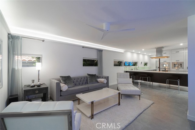 541 1st Street, Manhattan Beach, California 90266, 2 Bedrooms Bedrooms, ,2 BathroomsBathrooms,Residential,Sold,1st,SB23123581