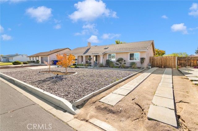 Detail Gallery Image 4 of 54 For 12718 Triple Tree Ter, Victorville,  CA 92392 - 3 Beds | 2 Baths