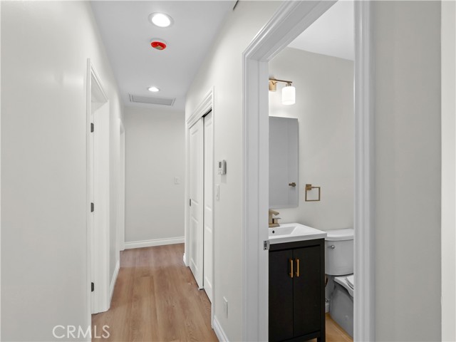 Detail Gallery Image 16 of 55 For 18724 Frankfort St, Northridge,  CA 91324 - 4 Beds | 3 Baths