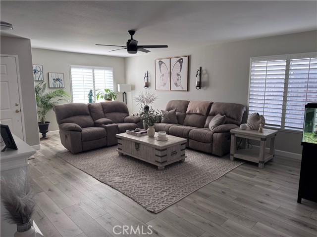 Detail Gallery Image 3 of 14 For 4570 Ferngreen, Hemet,  CA 92545 - 4 Beds | 2 Baths