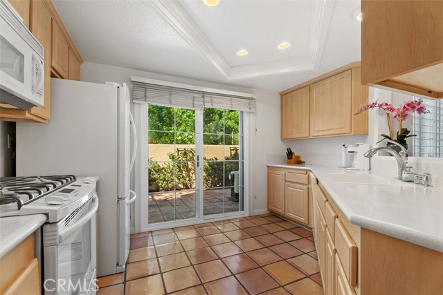 2303 Paseo Circulo, Tustin CA: https://media.crmls.org/medias/425e363c-32a3-4b4d-a5e0-2bf275b08479.jpg