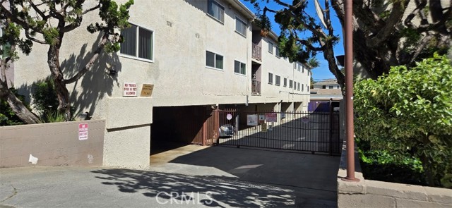8650 Belford, Los Angeles CA: https://media.crmls.org/medias/425e4d07-f43a-4f54-b55e-88635959d644.jpg