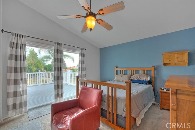 Vaulted ceilings, private balcony