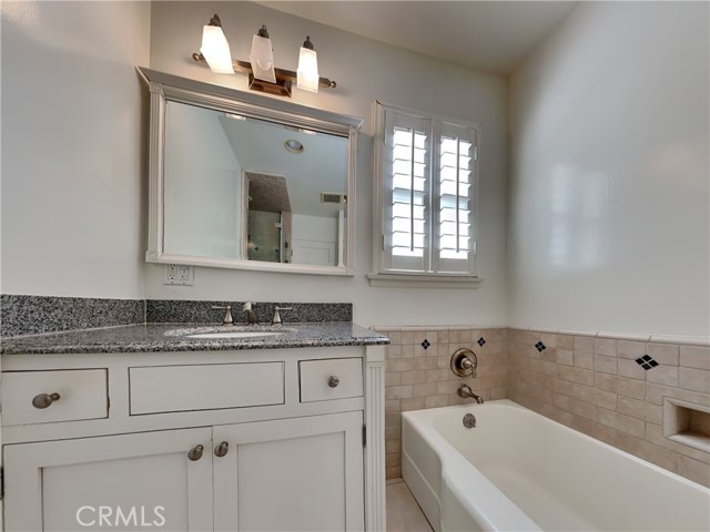 Detail Gallery Image 15 of 23 For 3662 Yorkshire Rd, Pasadena,  CA 91107 - 3 Beds | 2 Baths