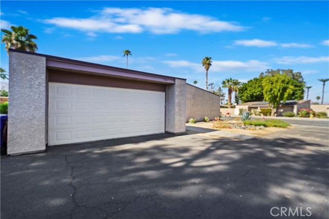 Detail Gallery Image 2 of 14 For 74111 Catalina Way, Palm Desert,  CA 92260 - 2 Beds | 2 Baths