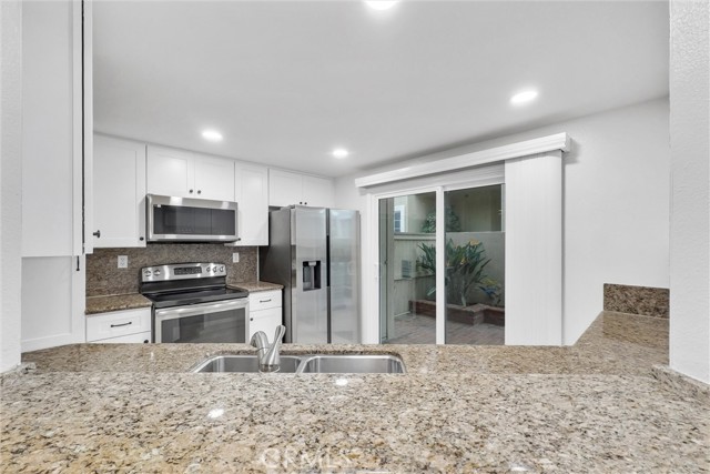 Detail Gallery Image 13 of 32 For 2422 Paseo Circulo, Tustin,  CA 92782 - 2 Beds | 2/1 Baths