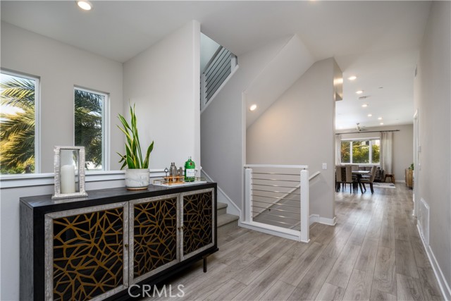 Detail Gallery Image 5 of 47 For 413 Transport, Tustin,  CA 92782 - 4 Beds | 4 Baths