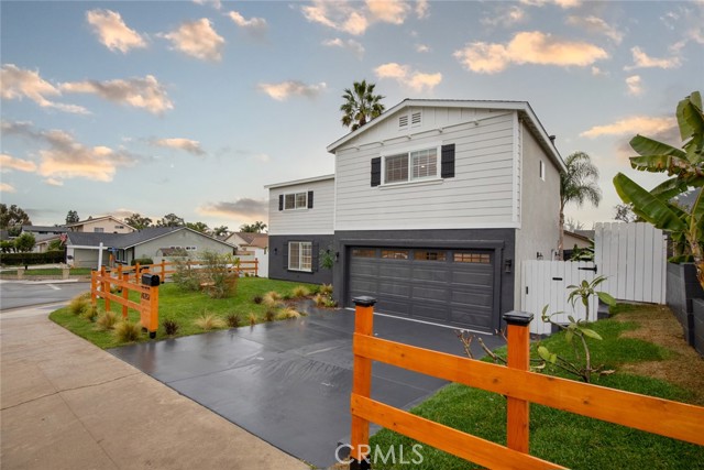 Detail Gallery Image 2 of 47 For 16751 Cooper Ln, Huntington Beach,  CA 92647 - 4 Beds | 4 Baths