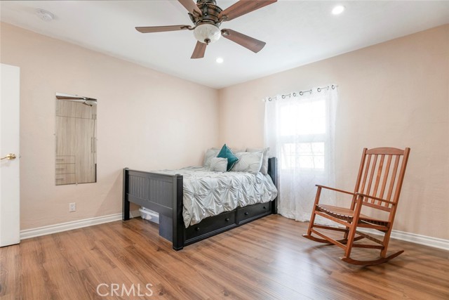 533 Hawthorne Street, Glendale CA: https://media.crmls.org/medias/4260eb92-3dcc-41b8-9dc0-4a7609a62870.jpg