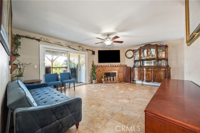 Detail Gallery Image 2 of 16 For 4901 Siesta Dr, Oceanside,  CA 92057 - 3 Beds | 2 Baths