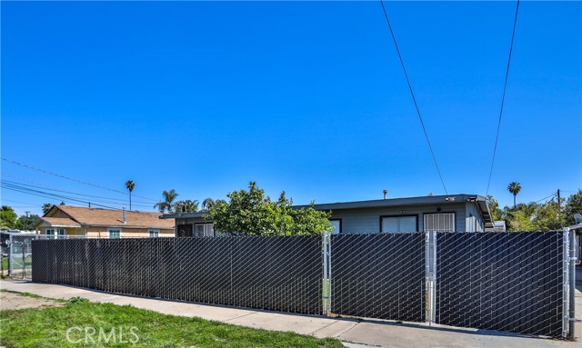 5787 Warren Street, Riverside CA: https://media.crmls.org/medias/42611ca8-a8d8-415a-805c-e3614f140b1a.jpg