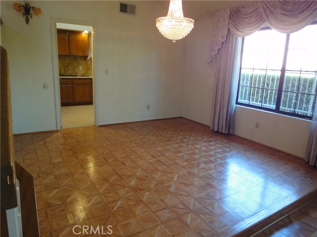 Detail Gallery Image 10 of 14 For 1925 Paseo La Paz, Pomona,  CA 91768 - 4 Beds | 3 Baths