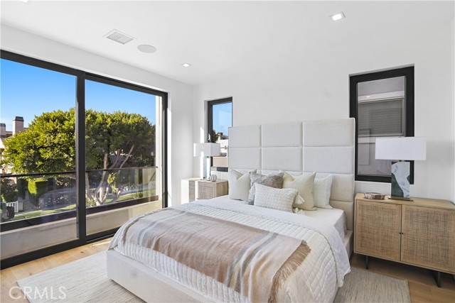 Detail Gallery Image 11 of 17 For 604 Narcissus Ave, Corona Del Mar,  CA 92625 - 3 Beds | 3/1 Baths