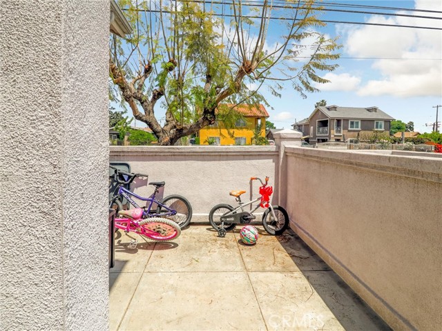 Detail Gallery Image 3 of 19 For 820 W Compton Bld #5,  Compton,  CA 90220 - 4 Beds | 2/1 Baths