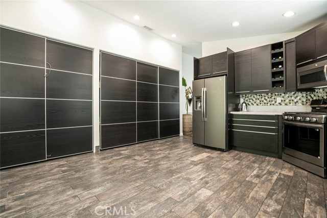 Detail Gallery Image 6 of 23 For 25803 Anderson Ln, Stevenson Ranch,  CA 91381 - 3 Beds | 2 Baths