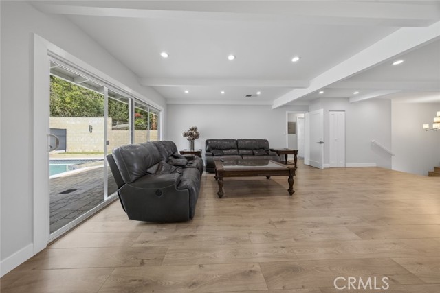 Detail Gallery Image 7 of 49 For 22247 De La Osa St, Woodland Hills,  CA 91364 - 4 Beds | 3 Baths