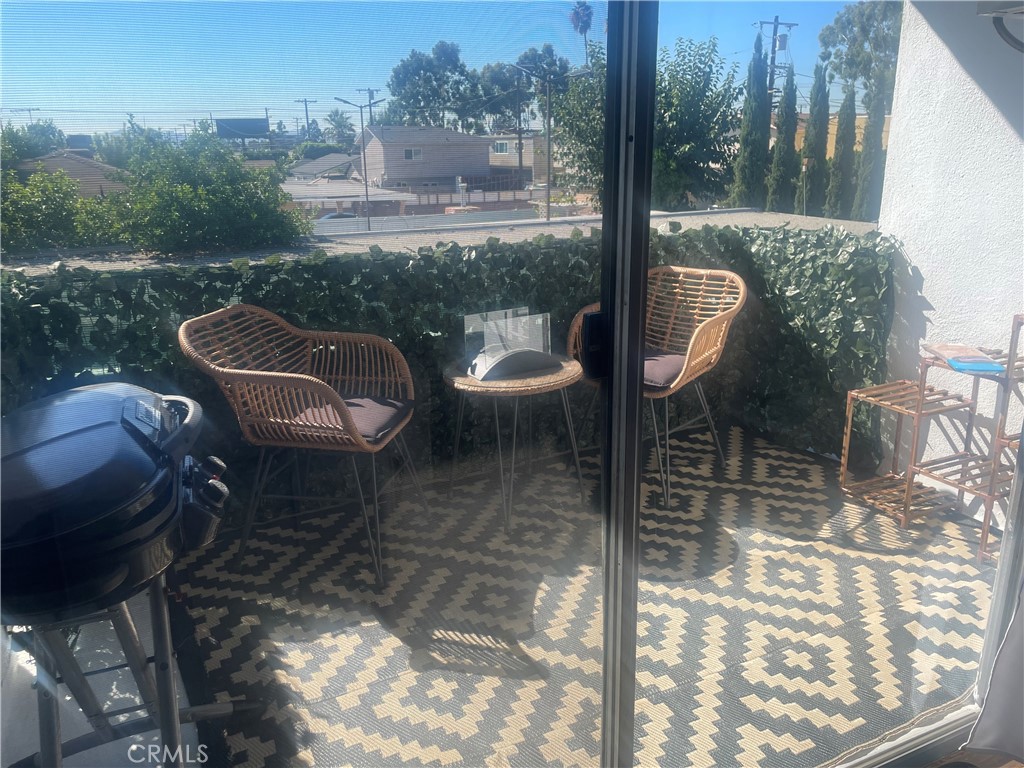 https://media.crmls.org/medias/4264044d-1001-4821-8de3-0ae40293b14a.jpg?preset=X-Large