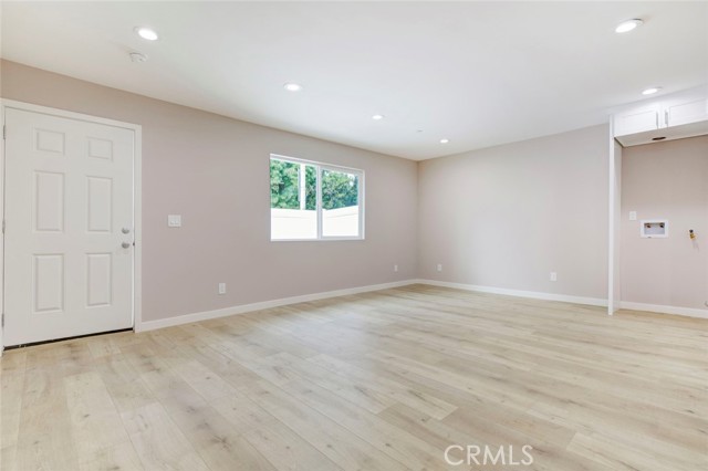 Detail Gallery Image 3 of 8 For 7302 N Firmament Ave, Van Nuys,  CA 91406 - 0 Beds | 1 Baths