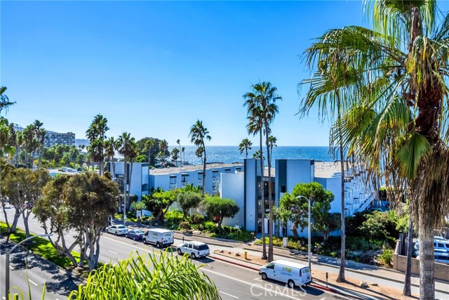 200 S Catalina Avenue, Redondo Beach CA: https://media.crmls.org/medias/4265a709-9db1-4e40-a87d-59238fe30ecf.jpg