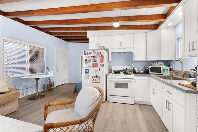 308 Flower Street, Costa Mesa CA: https://media.crmls.org/medias/42674443-24c0-4c2a-b4e9-0285cc258d5a.jpg