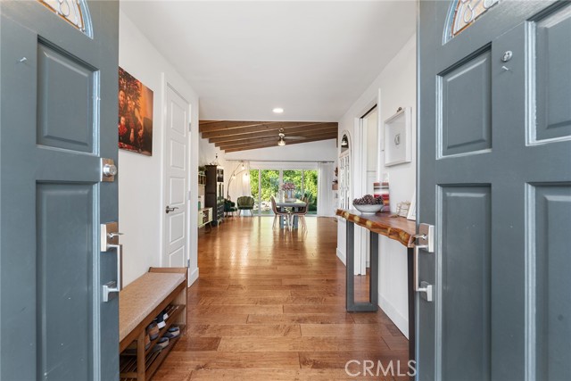 Detail Gallery Image 5 of 56 For 4835 Almidor Ave, Woodland Hills,  CA 91364 - 5 Beds | 3 Baths