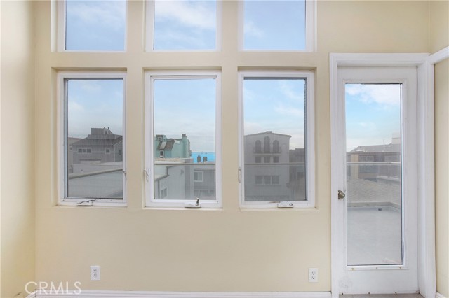 Detail Gallery Image 8 of 22 For 55 B Surfside Ave, Surfside,  CA 90740 - 4 Beds | 4 Baths