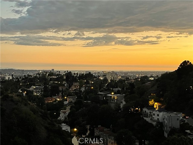 Detail Gallery Image 12 of 64 For 6438 Georgius Way, Los Angeles,  CA 90068 - 4 Beds | 4 Baths