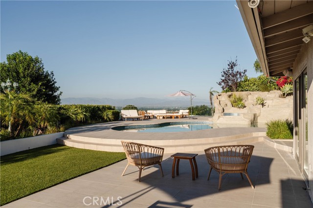 4935 Calvin Avenue, Tarzana CA: https://media.crmls.org/medias/4269ce06-ccd7-4021-844c-e409f38b243e.jpg