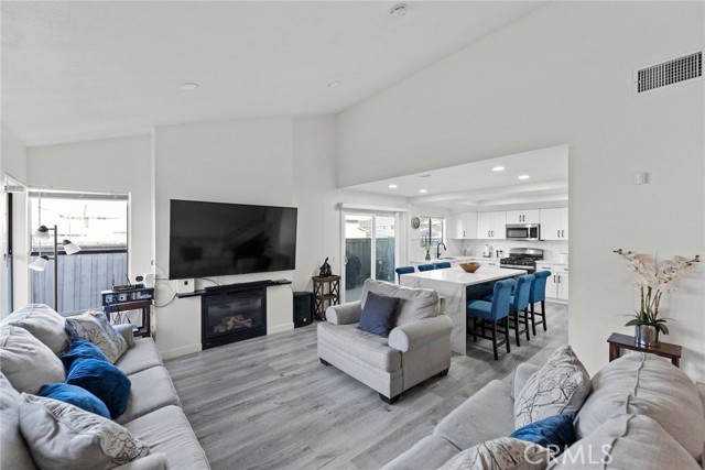 Detail Gallery Image 5 of 67 For 1380 W 48th, San Bernardino,  CA 92407 - 3 Beds | 2/1 Baths