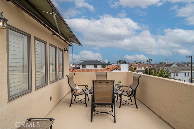 Detail Gallery Image 40 of 43 For 129 Santa Ana Ave, Long Beach,  CA 90803 - 3 Beds | 3/1 Baths