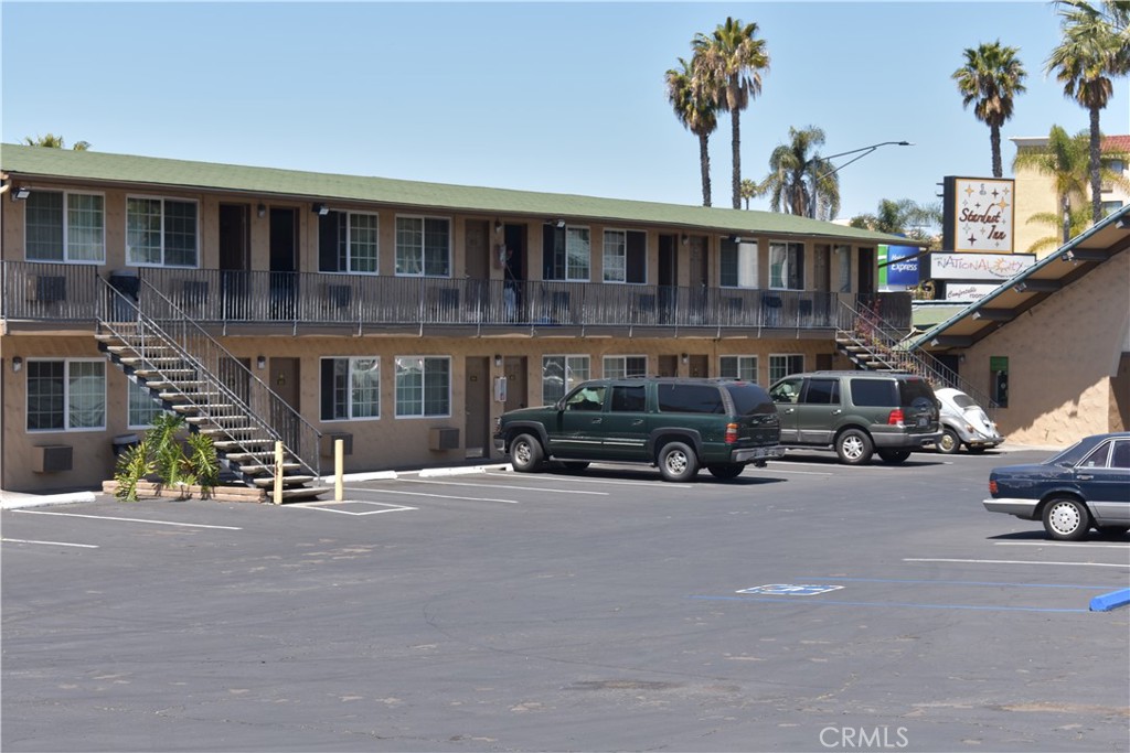 1700 E Plaza Boulevard