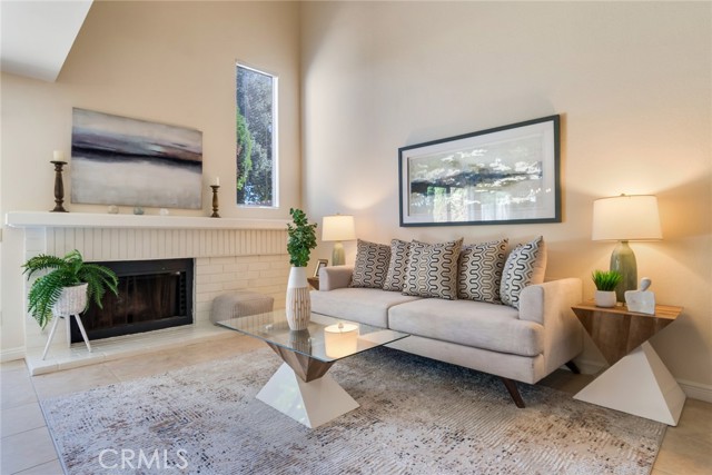 Detail Gallery Image 4 of 27 For 3724 Live Oak, Pomona,  CA 91767 - 3 Beds | 3 Baths