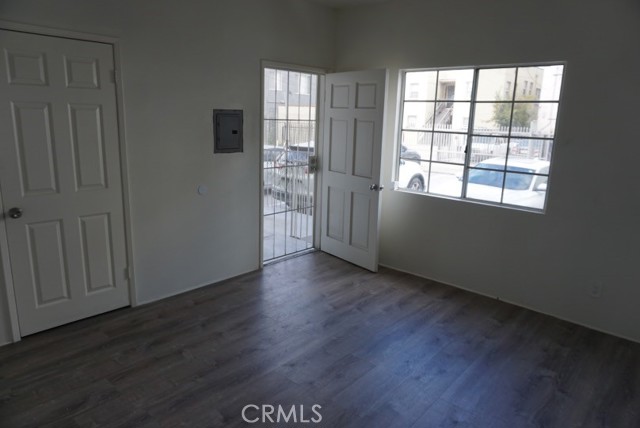 Detail Gallery Image 13 of 13 For 825 W 40th Pl,, Los Angeles,  CA 90037 - 3 Beds | 1 Baths
