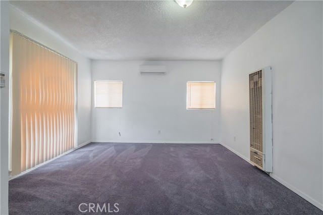 Detail Gallery Image 6 of 26 For 144 W 101st St, Los Angeles,  CA 90003 - 3 Beds | 2 Baths