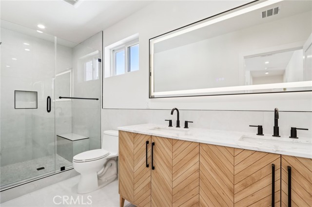 Detail Gallery Image 25 of 51 For 14931 Vose St, Van Nuys,  CA 91405 - 7 Beds | 6/1 Baths