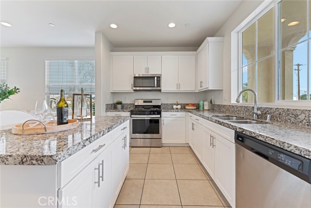 Detail Gallery Image 2 of 30 For 14740 Palmera Ct, Baldwin Park,  CA 91706 - 4 Beds | 3/1 Baths