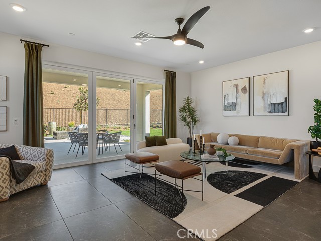 Detail Gallery Image 12 of 37 For 28904 Saddle Cir, Castaic,  CA 91384 - 3 Beds | 3 Baths