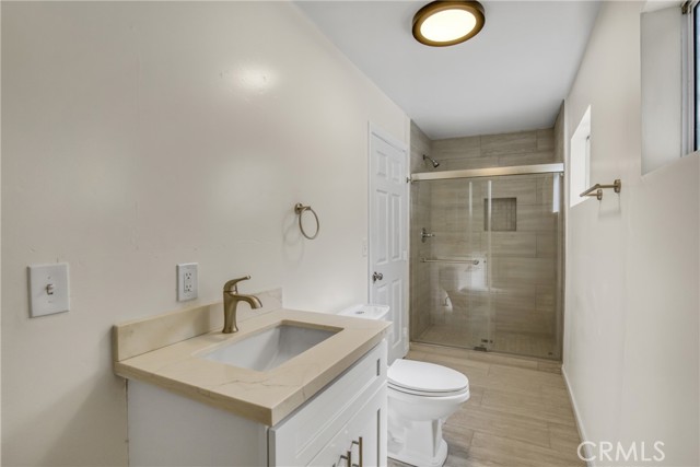 Detail Gallery Image 10 of 23 For 2947 West Blvd #1,  Los Angeles,  CA 90016 - 3 Beds | 2 Baths