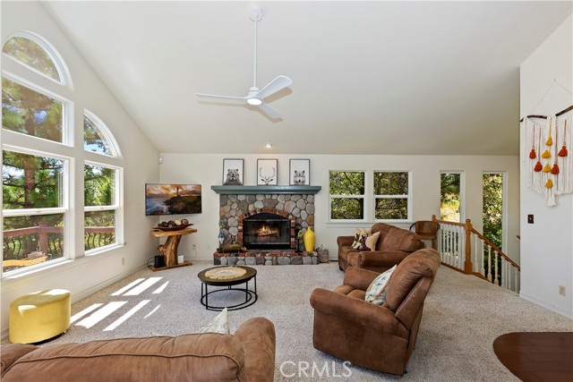 Detail Gallery Image 9 of 34 For 27696 St Bernard Ln, Lake Arrowhead,  CA 92352 - 3 Beds | 2/1 Baths