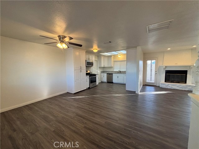Detail Gallery Image 3 of 11 For 15137 Luna Road, Victorville,  CA 92392 - 3 Beds | 2 Baths