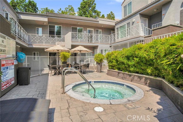 355 N Maple Street, Burbank CA: https://media.crmls.org/medias/427063f9-9087-4f30-afd6-be7d48a607ce.jpg