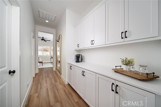 17042 Meteor Way, Riverside CA: https://media.crmls.org/medias/4270827f-ac19-4b97-953c-6635d1b1294e.jpg