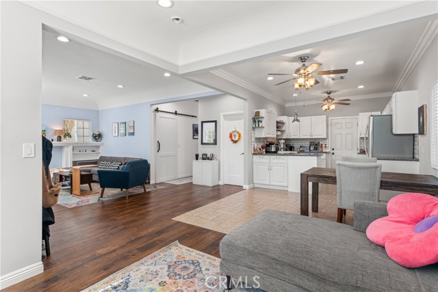 Detail Gallery Image 29 of 37 For 14835 Kittridge St, Van Nuys,  CA 91405 - 5 Beds | 3 Baths