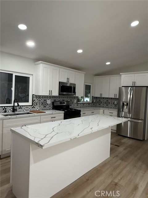 Detail Gallery Image 9 of 23 For 215 S Sullivan Ln #220,  Santa Ana,  CA 92704 - 4 Beds | 2 Baths